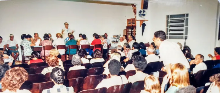 Interior do salão de palestras